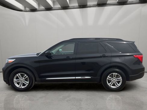 Used 2021 Ford Explorer XLT AWD/4WD image 2