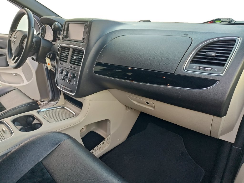 Used 2018 Dodge Grand Caravan SXT FWD image 15