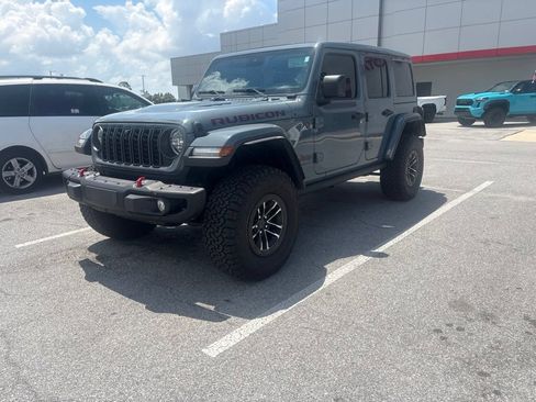 Used 2024 Jeep Wrangler Unlimited Rubicon AWD/4WD image 3