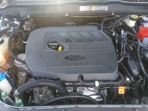 Used 2017 Ford Fusion SE w/ Fusion SE Technology Package FWD image 16