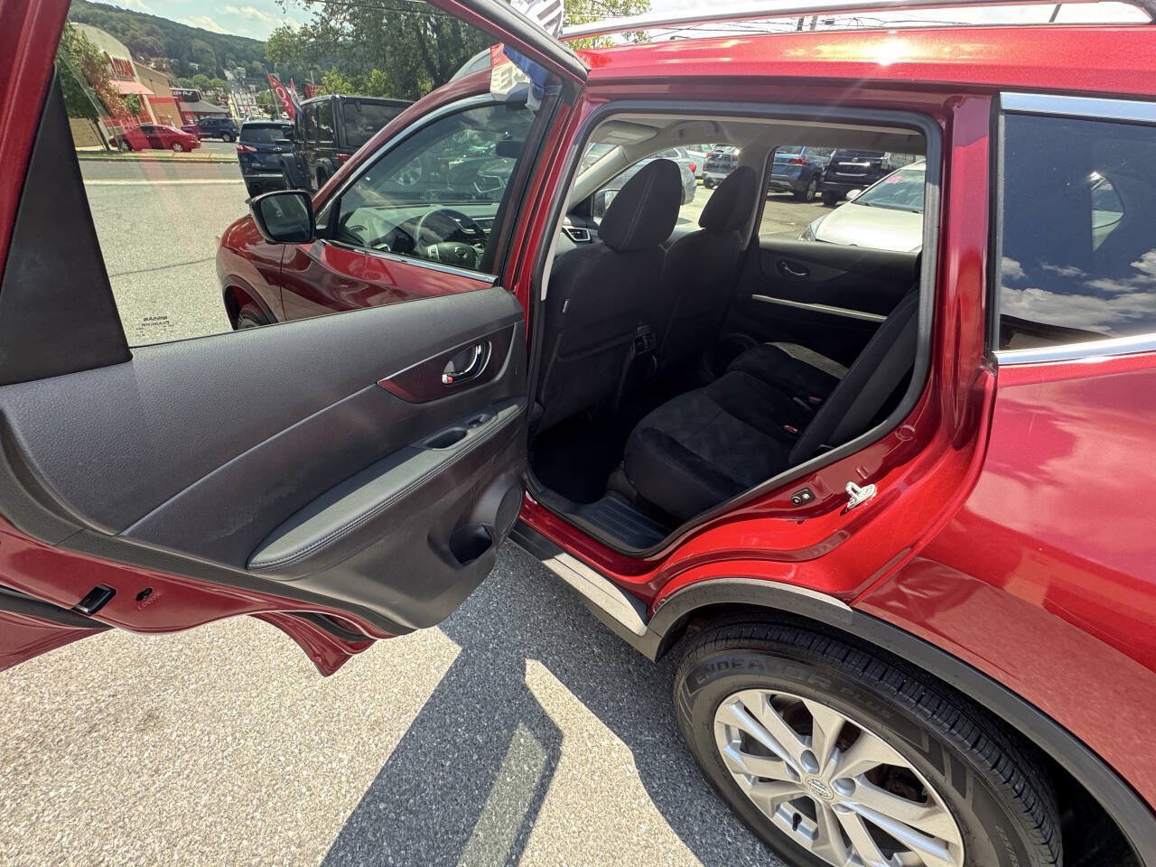 Used 2016 Nissan Rogue SV w/ SV Premium Package AWD/4WD image 13