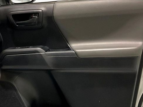 Used 2018 Toyota Tacoma SR RWD image 27