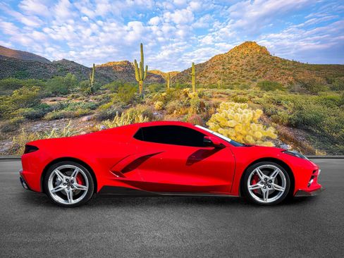 Used 2021 Chevrolet Corvette Stingray Premium Conv w/ Z51 Performance Package RWD image 3