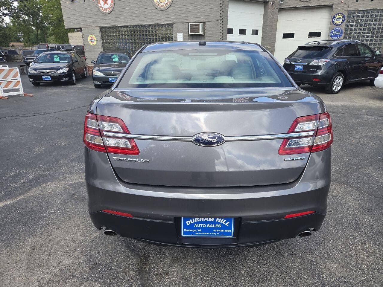 Used 2013 Ford Taurus SE FWD image 5