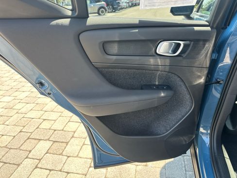 Used 2023 Volvo XC40 B5 Plus w/ Protection Package Premier AWD/4WD image 23