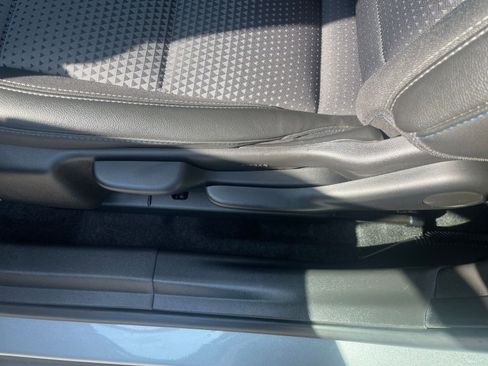 Used 2025 Chevrolet Trax LT w/ LT Convenience Package image 22