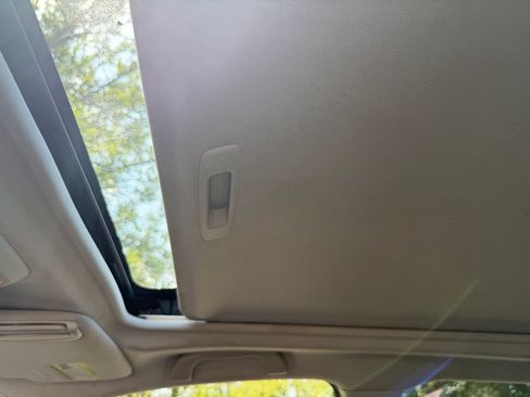 Used 2018 Subaru Forester 2.5i Touring AWD/4WD image 28