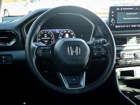 Used 2025 Honda Pilot Elite image 6