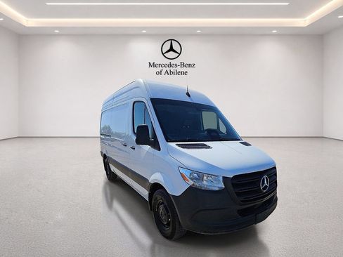 Used 2025 Mercedes-Benz Sprinter 2500 image 11