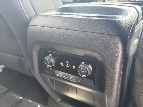 Used 2025 Chevrolet Traverse LT AWD/4WD image 24