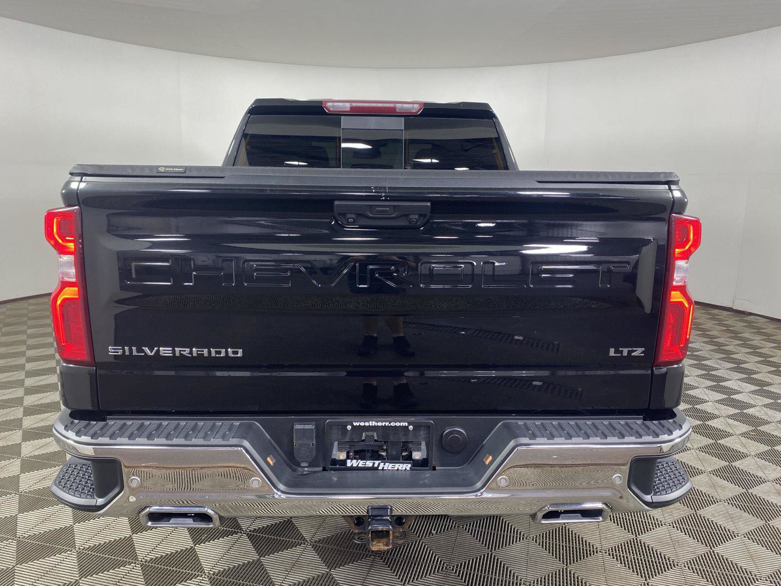 Used 2023 Chevrolet Silverado 1500 LTZ w/ LTZ Convenience Package II AWD/4WD image 6