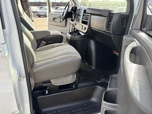 Used 2015 GMC Savana 3500 Extended image 22