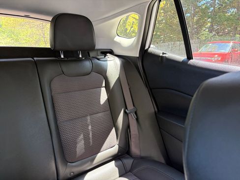 Used 2025 Chevrolet Trax LT FWD image 36