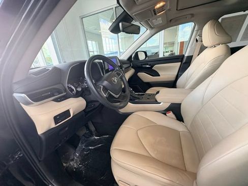 Used 2023 Toyota Highlander XLE AWD/4WD image 21