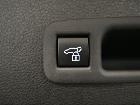 Used 2025 Toyota Sienna Platinum AWD/4WD image 26