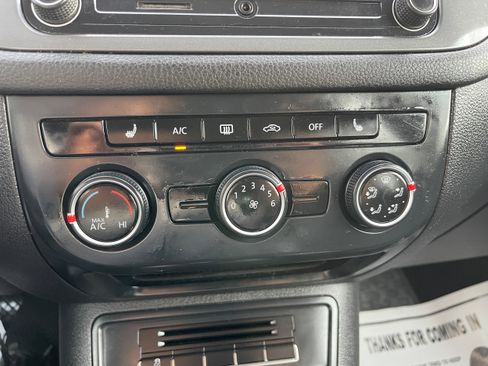 Used 2016 Volkswagen Tiguan S image 22