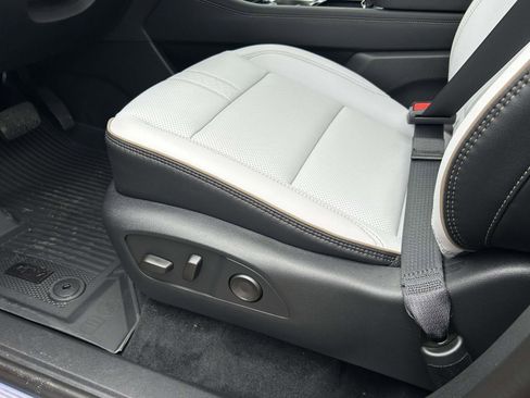 New 2026 Chevrolet Traverse High Country w/ LPO, Floor Liner Package AWD/4WD image 20