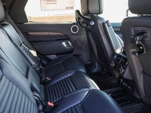 Used 2025 Land Rover Discovery Dynamic SE AWD/4WD image 31