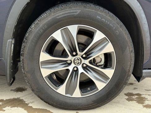 Used 2021 Toyota Highlander XLE FWD image 8