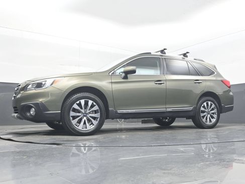 Used 2017 Subaru Outback 3.6R Touring AWD/4WD image 21