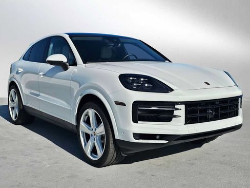 Used 2025 Porsche Cayenne S AWD/4WD image 7
