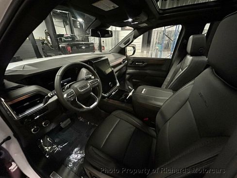 Used 2025 GMC Yukon Denali w/ Sun & Power Step Package image 17