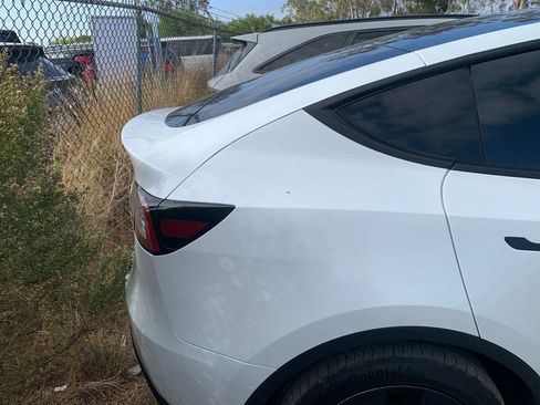 Used 2024 Tesla Model Y Long Range AWD/4WD image 9