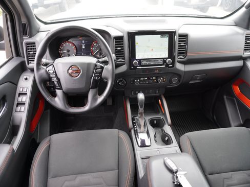 Used 2022 Nissan Frontier PRO-4X AWD/4WD image 2