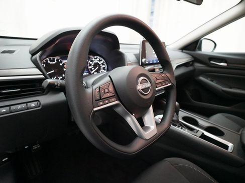 Certified 2025 Nissan Altima 2.5 SV image 8