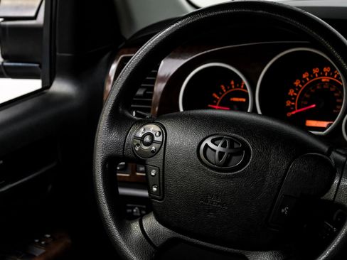 Used 2010 Toyota Tundra 4x4 CrewMax image 19