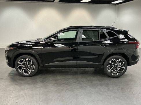 New 2026 Chevrolet Trax RS FWD image 2