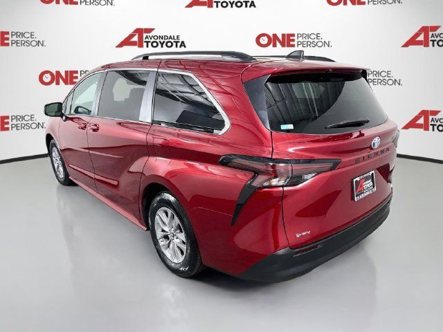 Used 2025 Toyota Sienna LE w/ LE Plus Package FWD image 6