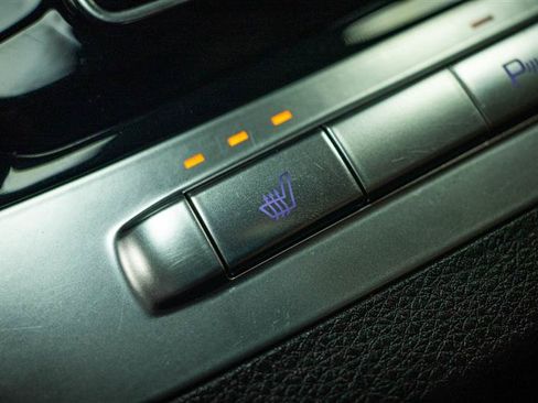 Used 2023 Kia Carnival EX FWD image 23