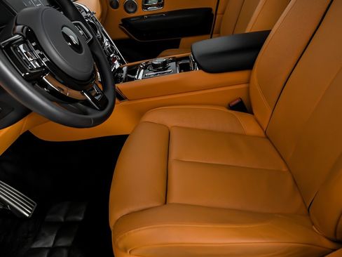 Used 2022 Rolls-Royce Cullinan w/ Dark Exterior Package image 21