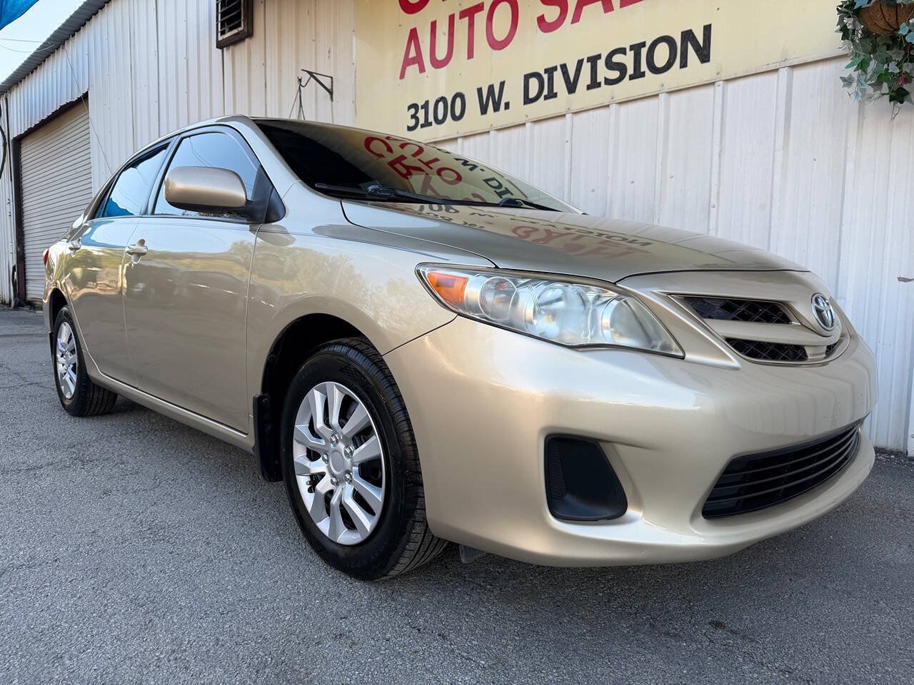 Used 2011 Toyota Corolla LE FWD image 2