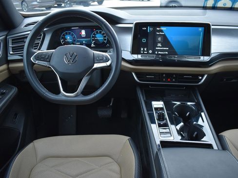 Used 2024 Volkswagen Atlas Cross Sport SE image 19
