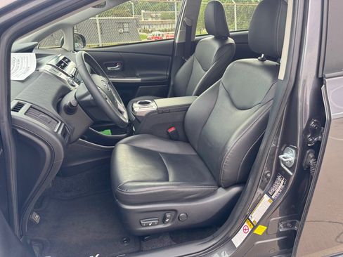 Used 2015 Toyota Prius V Five w/ Advanced Technology Package FWD image 34