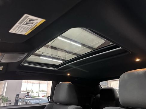 Used 2012 Dodge Challenger R/T image 27