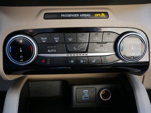 Certified 2022 Ford Escape Titanium image 21