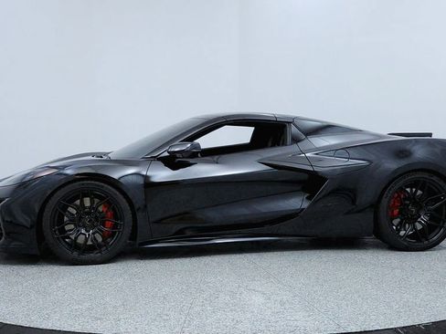 Used 2023 Chevrolet Corvette Z06 image 2