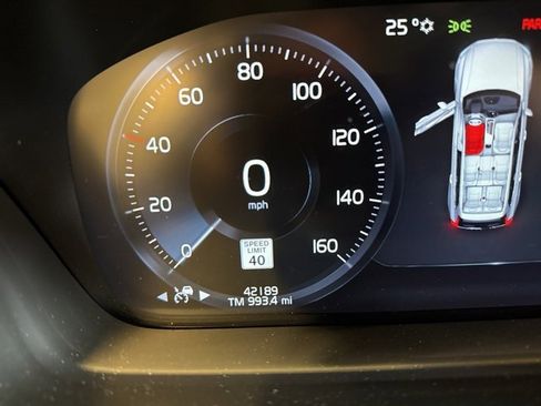 Used 2020 Volvo XC90 T6 Momentum w/ Protection Package image 12