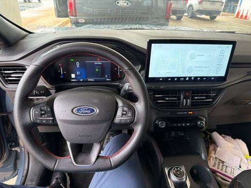 Used 2025 Ford Escape ST-Line w/ Equipment Group 301A FWD image 19
