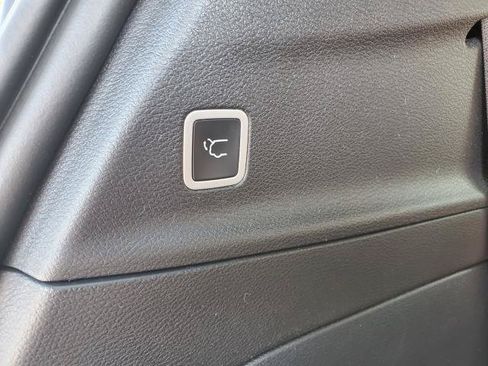 Used 2025 Chrysler Pacifica Pinnacle FWD image 34