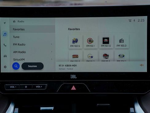 Used 2024 Toyota Venza XLE image 16