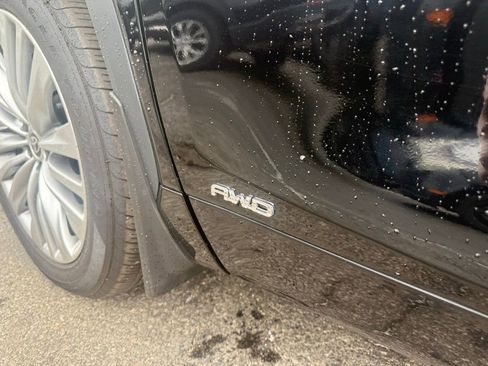 Used 2025 Toyota Highlander Platinum AWD/4WD image 10