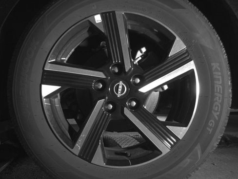 Used 2025 Nissan Sentra SV image 14