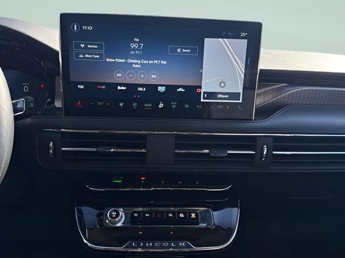 Used 2025 Lincoln Corsair Reserve w/ Jet Appearance Package image 16