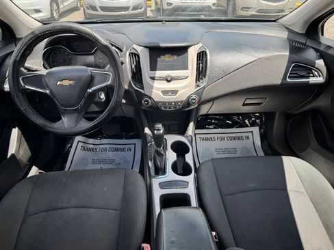 Used 2017 Chevrolet Cruze LS FWD image 7