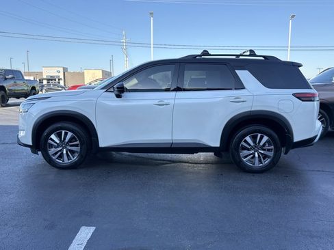 Certified 2024 Nissan Pathfinder SL image 14