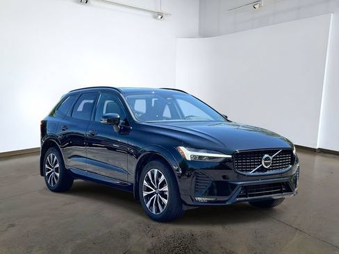Used 2023 Volvo XC60 B5 Plus w/ Climate Package AWD/4WD image 3
